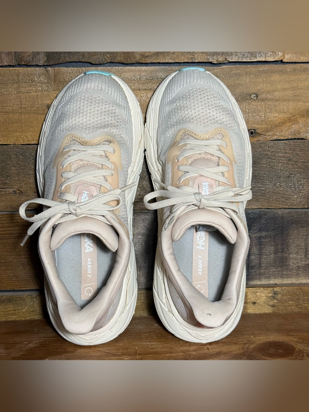 HOKA Arahi 7 Women’s 8 Vanilla/Cream Running Shoes - Picture 9 of 13